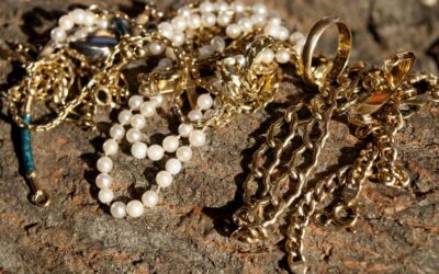 Should I Sell My Unwanted Jewelry to A Pawn Shop Or A Jewelry Store?