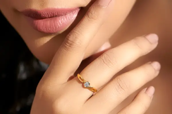 Hidden Gems: Unearthing Unique Jewelry Finds in Pawn Shops
